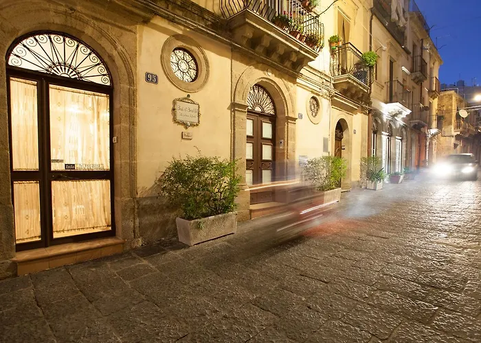 Trio D'archi - La Pilozza Infiorata Alojamento de Acomodação e Pequeno-almoço Caltagirone
