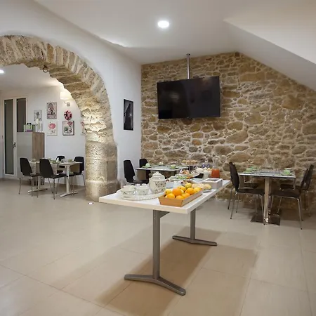 Bed & Breakfast Trio D'archi - La Pilozza Infiorata 3*