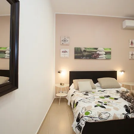 Trio D'archi - La Pilozza Infiorata Bed & Breakfast 3*