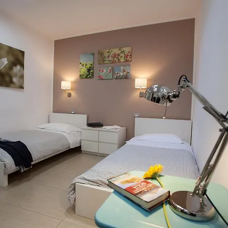 Trio D'archi - La Pilozza Infiorata Bed & Breakfast 3*